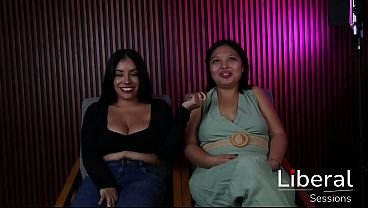 DOS CHICAS SUPER PUTONAS FOLLAN CON TRES HOMBRES