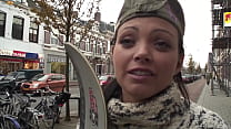 Terri Neukt Voor Een Nieuw Skateboard